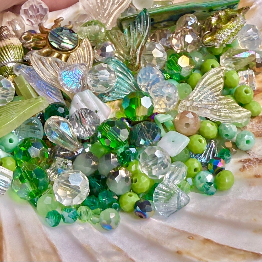 NEW & VTG GREENS Glass, Shell, Crystal Beads Charms MIXED BULK LOT DIY JEWELRY